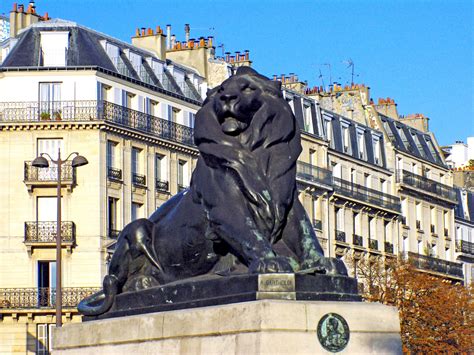 La Manifestazione di Piazza Denfert-Rochereau: Un Canto di Rivolta contro la Disuguaglianza Sociale e Economica